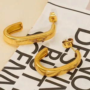 Textured gold U-shaped hoop earrings in 18K gold plated stainless steel for women