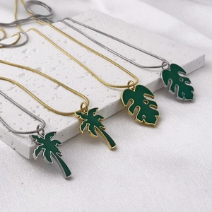 Colliers en acier inoxydable plaqué or 18K avec pendentifs palmier et feuille de monstera