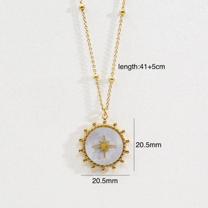 Détail du collier étoile en acier doré 14K montrant les dimensions 41+5cm et 20,5mm