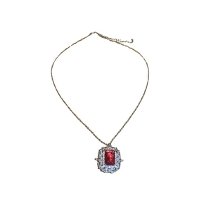 Collana vintage francese in oro con ciondolo rubino quadrato e zirconi lucidi