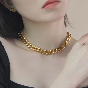 Polished gold thick link chain necklace and square earrings set on fashion model