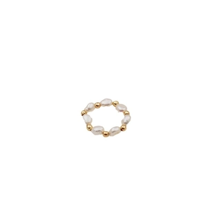 Baroque freshwater pearl and gold bead elastic ring featuring a minimalist retro design