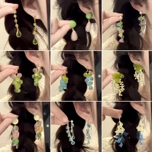 Collection de boucles d'oreilles en perles de cristal de styles vintage avec placage or et argent