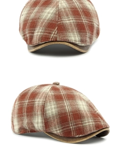 Detalle de gorra plana de cuadros rojos y blancos con visera vintage de cuero marrón