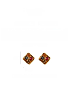Détail des boucles d'oreilles vintage en losange avec dimensions 3,9cm et 21g