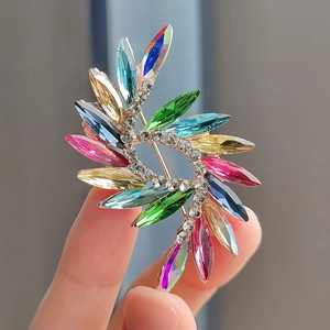 Fashion colorful crystal brooch in gold-plated alloy with spiral rhinestone design