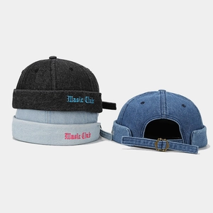 Bonnets docker en denim rétro de différentes couleurs avec broderie Masic Club et sangle