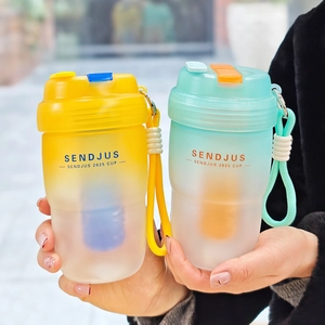 Portable Frosted Plastic Water Bottle Shaker Cup Leakproof With Straw And Lanyard Gradient Color Sports Travel Outdoor