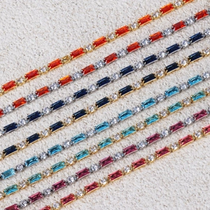 Bunte Zirkonia-Armbänder in Gold und Silber mit rechteckigen Edelsteinen