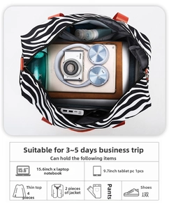 Intérieur spacieux du sac de voyage zébré avec compartiments pour ordinateur et habits