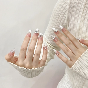 Faux ongles faits main œil de chat argenté avec perles et cristaux, forme ballerine