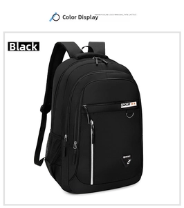 Detalle de mochila de negocios negra con bolsillo lateral de malla y compartimento con cremallera