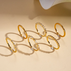 Detailed view of 6-piece 18K gold plated ring set with sparkling zircon gemstones