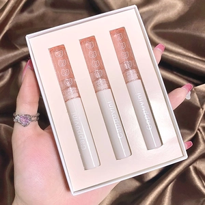 Three-piece mirror water gloss lip glaze set featuring pink bear relief caps and clear tubes
