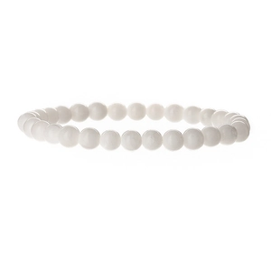 Vue détaillée du bracelet minimaliste en perles de pierre blanche de 6mm polies