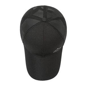 Casquette de baseball noire avec maille respirante, longue visière et logo montagne