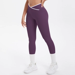 Vue détaillée du pantalon de yoga violet avec taille haute croisée en V et liseré blanc