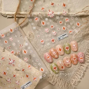 Detaillierte Ansicht der 3D-geprägten Weihnachts-Nagelaufkleber mit Lebkuchen und Schneemann