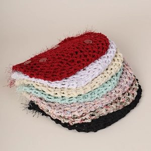 Détails des bonnets en crochet faits main avec paillettes, franges et divers coloris
