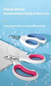 Detailansicht der rosa und blauen Tiernagelknipser mit ergonomischen Griffen und Edelstahlkopf