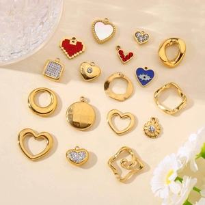 Goldene Herzanhänger aus Edelstahl mit Emaille und Muscheleinlagen für Schmuck