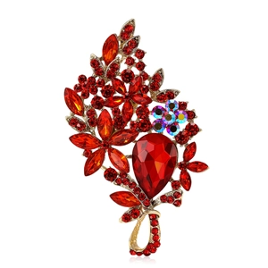 Elegante spilla floreale vintage con cristalli rossi e lega dorata per cappotti da donna