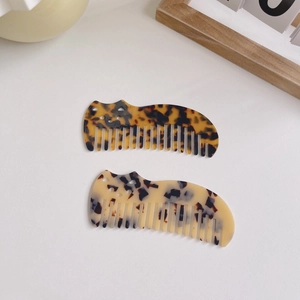 Cat-shaped tortoiseshell acetate hair combs with marble pattern for women, set of 2