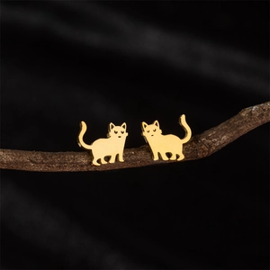 Boucles d'oreilles minimalistes en acier inoxydable doré en forme de chat évidé
