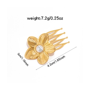 Detailed view of a gold flower hair comb with pearl inlay including size and weight specs