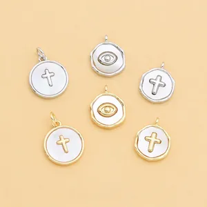 Pendentifs en nacre plaqués or 18 carats avec croix et motifs œil protecteur