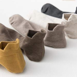 Classic solid color cotton ankle socks for men in earth tones with rib-knit texture
