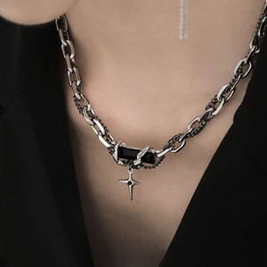 Collana a doppio strato in acciaio al titanio argento e nero con pendente a croce uomo