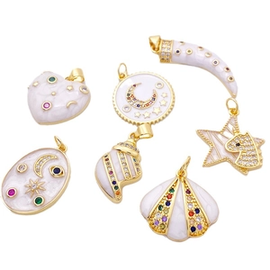 Pendentifs en émail doré avec formes de cœur et croissant pour création de colliers