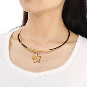Fashionable gold starfish pendant necklace made of stainless steel for beach vacations