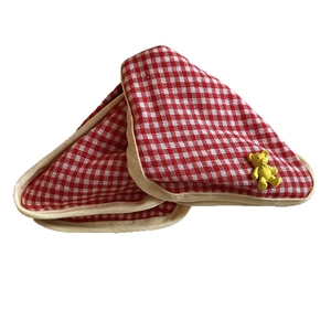 Red plaid triangle heat resistant oven mitt with cute yellow bear decor