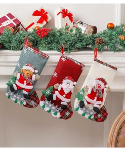 Détails de chaussettes de Noël en lin avec motifs de broderie d'ours, Père Noël et bonhomme de neige