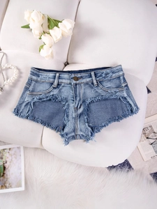 Mini shorts in denim blu con frange lunghe e dettagli strappati stile vintage