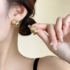 Gold Geometric Intertwined Stud Earrings Niche Design Simple Metal Cool Style Earrings For Women Fashion Jewelry Gift