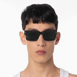 Fashionable square tortoise shell sunglasses with dark grey lenses for men and women