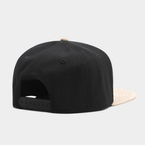Adjustable Brooklyn style hip-hop flat brim hat in black and beige contrast twill fabric