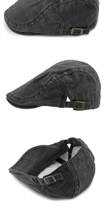 Detalle de gorra plana de algodón lavado con hebilla de metal bronce ajustable