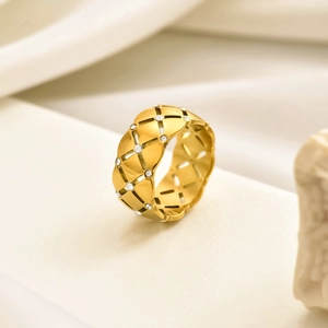 Exaggerated vintage 18K gold quilted geometric ring with crystals for women