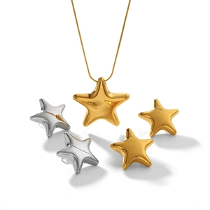 18k gold plated star pendant necklace and stud earrings set in polished stainless steel