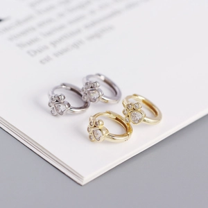 Cute S925 silver cat paw earrings with sparkling heart-shaped cubic zirconia stones