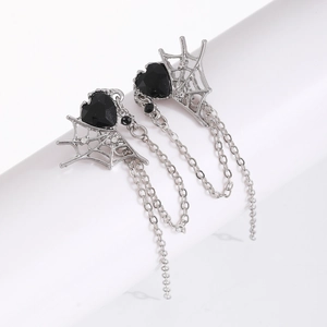 Gothic Silber Spinnennetz Ohrringe mit schwarzem Herzstein und langen Kettendetails