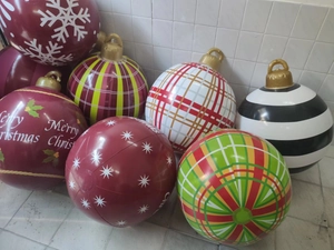 Detail of 60cm inflatable PVC Christmas balls with Merry Christmas print and gold hangers