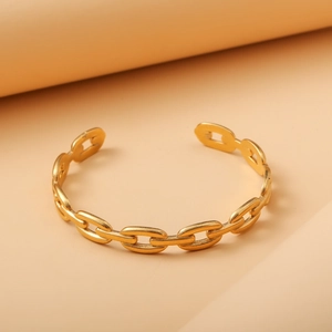 Elegant gold hollow chain open bangle in stainless steel for a minimalist fashion look