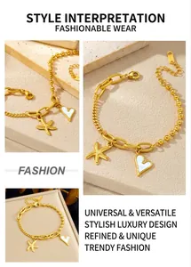 Détails macro du bracelet avec pendentif étoile de mer et cœur en or 18 carats