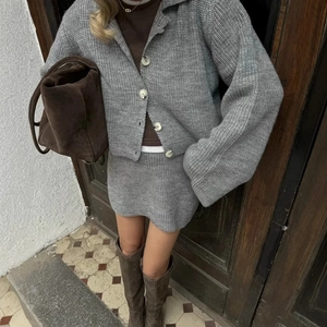 Cardigan En Tricot Et Minijupe Pour Femmes Haut À Manches Longues Boutonné À Revers Côtelé Tenue Décontractée Élégante