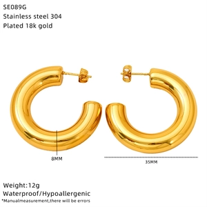 Detail of 35mm 18k gold plated stainless steel C-shape hoop earrings with product specs